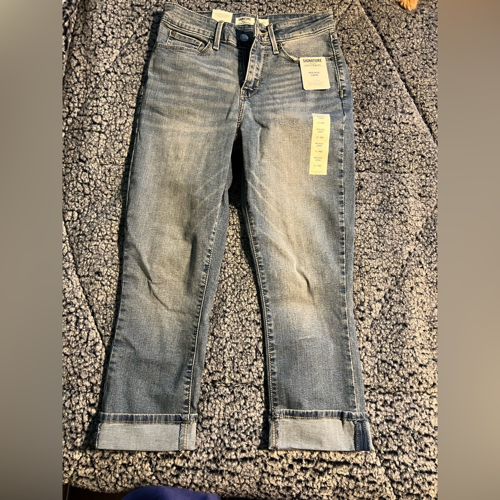 NWT Levi Jean Capris